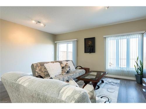 41-1924 Cedarhollow Boulevard, London, ON - Indoor Photo Showing Living Room