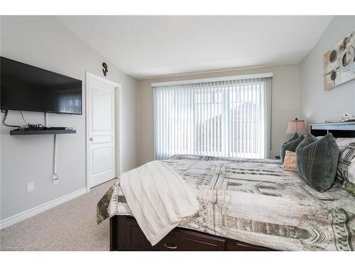 41-1924 Cedarhollow Boulevard, London, ON - Indoor Photo Showing Bedroom