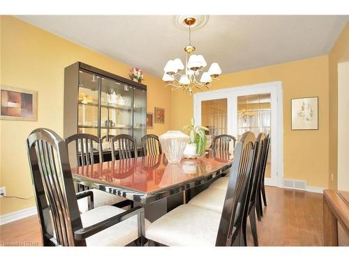44-70 Sunnyside Drive, London, ON - Indoor Photo Showing Dining Room