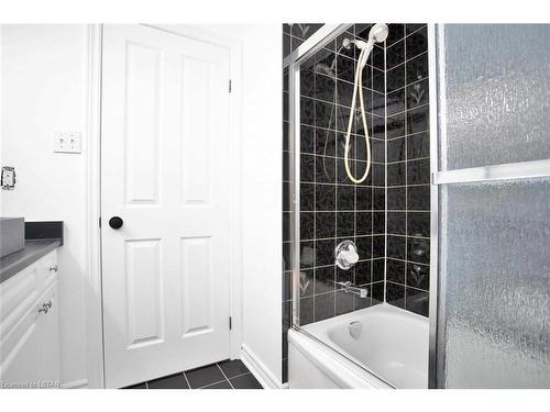 44-70 Sunnyside Drive, London, ON - Indoor Photo Showing Bathroom