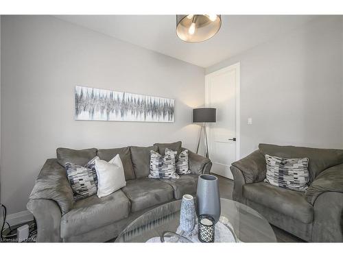 47-1061 Eagletrace Drive Drive, London, ON - Indoor Photo Showing Living Room