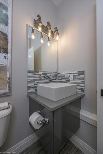 47-1061 Eagletrace Drive Drive, London, ON - Indoor Photo Showing Bathroom
