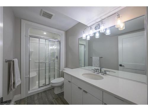 47-1061 Eagletrace Drive Drive, London, ON - Indoor Photo Showing Bathroom