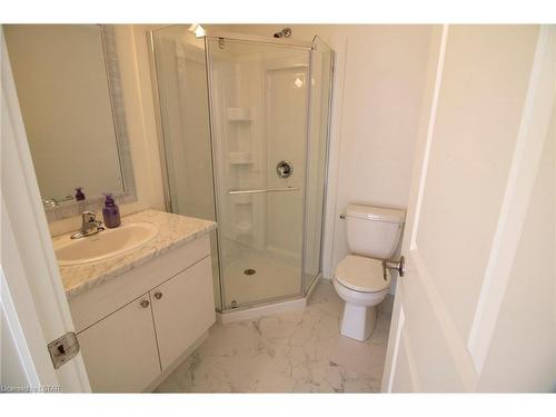 254 Edgevalley Road, London, ON - Indoor Photo Showing Bathroom