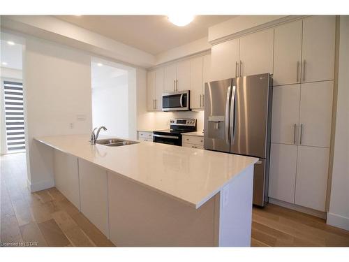 254 Edgevalley Road, London, ON - Indoor Photo Showing Kitchen With Stainless Steel Kitchen With Double Sink With Upgraded Kitchen