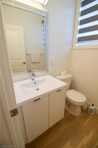 254 Edgevalley Road, London, ON - Indoor Photo Showing Bathroom