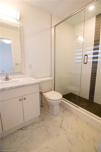 254 Edgevalley Road, London, ON - Indoor Photo Showing Bathroom