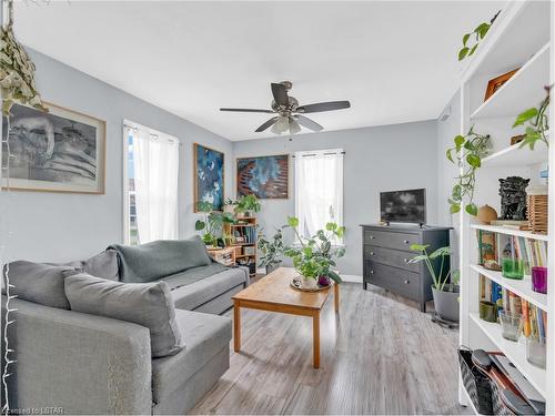 2645-2643 Whelpton Street, Windsor, ON - Indoor Photo Showing Living Room