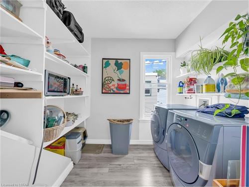 2645-2643 Whelpton Street, Windsor, ON - Indoor Photo Showing Laundry Room