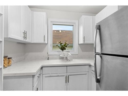 559 Chester Street, London, ON - Indoor Photo Showing Kitchen