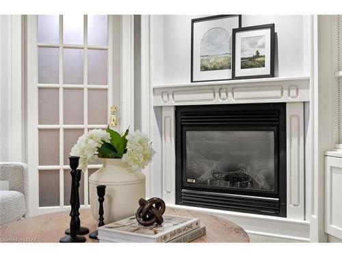 559 Chester Street, London, ON - Indoor Photo Showing Living Room With Fireplace