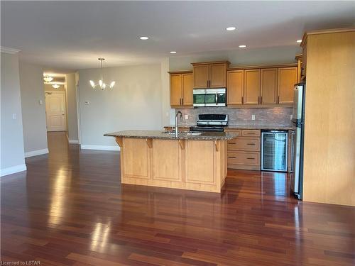 804-250 Pall Mall Street, London, ON - Indoor Photo Showing Kitchen