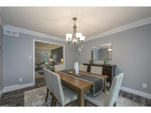 10 Mountainview Crescent, London, ON - Indoor Photo Showing Dining Room
