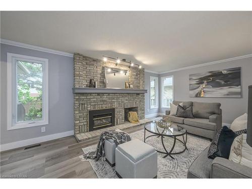 10 Mountainview Crescent, London, ON - Indoor Photo Showing Living Room With Fireplace