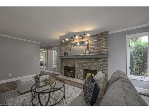 10 Mountainview Crescent, London, ON - Indoor Photo Showing Living Room With Fireplace