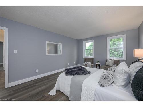 10 Mountainview Crescent, London, ON - Indoor Photo Showing Bedroom