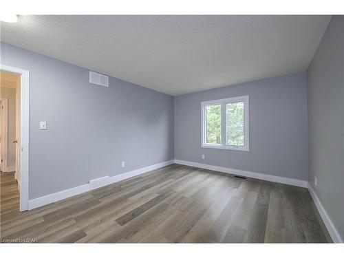 10 Mountainview Crescent, London, ON - Indoor Photo Showing Other Room