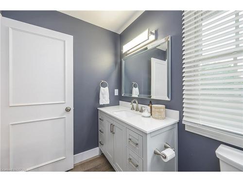 10 Mountainview Crescent, London, ON - Indoor Photo Showing Bathroom