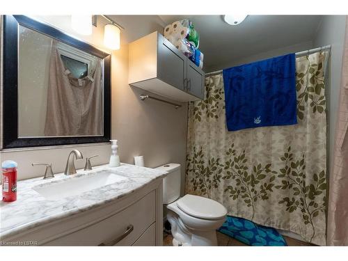 86 Givins Street, Woodstock, ON - Indoor Photo Showing Bathroom