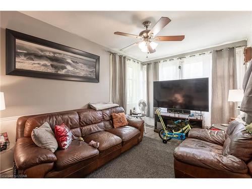 86 Givins Street, Woodstock, ON - Indoor Photo Showing Living Room