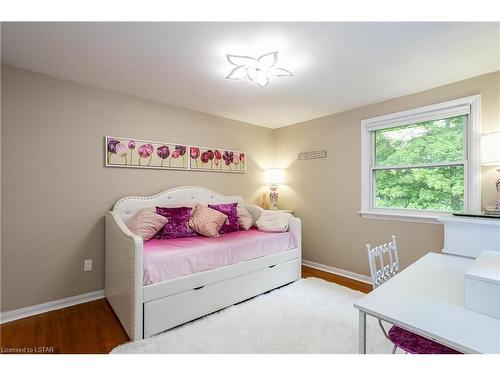 62 Hampton Crescent, London, ON - Indoor Photo Showing Bedroom