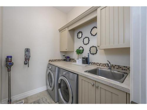1978 Wallingford Avenue, London, ON - Indoor Photo Showing Laundry Room
