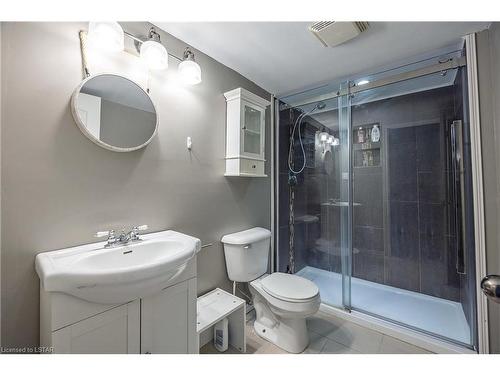 827 Garibaldi Avenue, London, ON - Indoor Photo Showing Bathroom