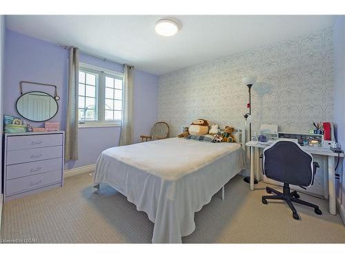 827 Garibaldi Avenue, London, ON - Indoor Photo Showing Bedroom