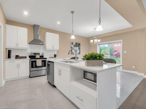 120 Knott Drive, London, ON - Indoor Photo Showing Kitchen With Upgraded Kitchen