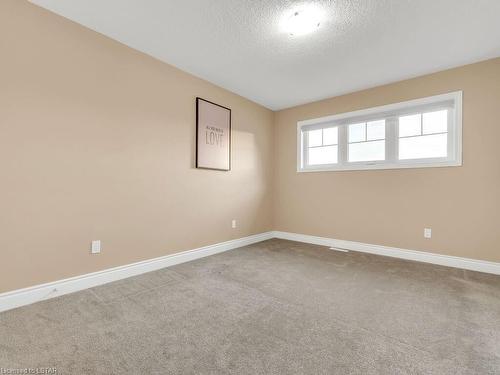 120 Knott Drive, London, ON - Indoor Photo Showing Other Room