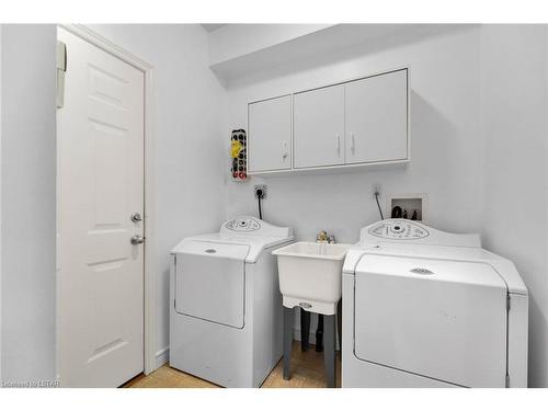 937 Queensborough Court, London, ON - Indoor Photo Showing Laundry Room