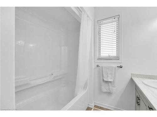 231 Parkview Drive, Strathroy, ON - Indoor Photo Showing Bathroom