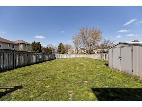 231 Parkview Drive, Strathroy, ON - Outdoor With Backyard