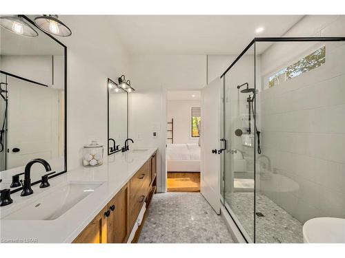 2177 Linkway Boulevard, London, ON - Indoor Photo Showing Bathroom