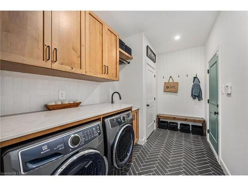 2177 Linkway Boulevard, London, ON - Indoor Photo Showing Laundry Room
