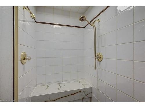 1818 Royal Crescent, London, ON - Indoor Photo Showing Bathroom