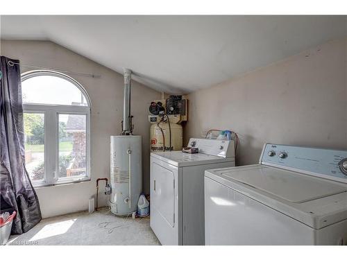 1818 Royal Crescent, London, ON - Indoor Photo Showing Laundry Room