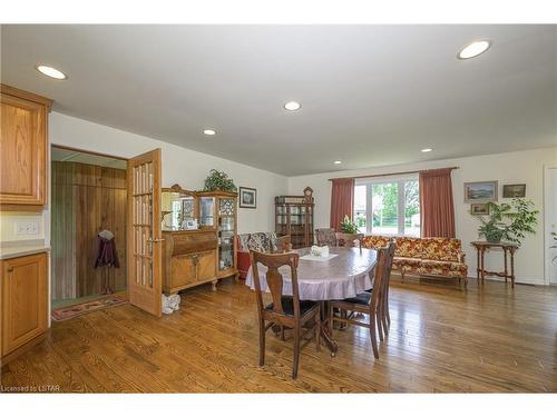 2700 Catherine Street, Dorchester, ON - Indoor Photo Showing Dining Room