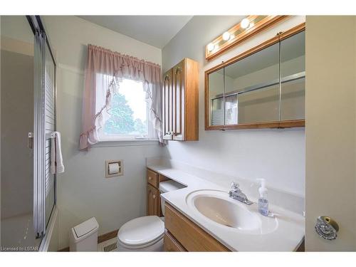 2700 Catherine Street, Dorchester, ON - Indoor Photo Showing Bathroom
