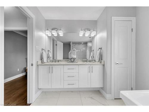 6685 Crown Grant Road Road, London, ON - Indoor Photo Showing Bathroom