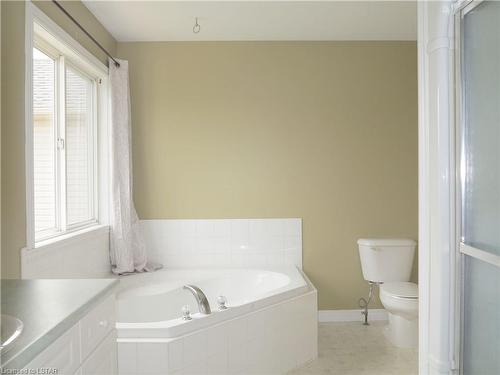 1155 South Wenige Drive, London, ON - Indoor Photo Showing Bathroom