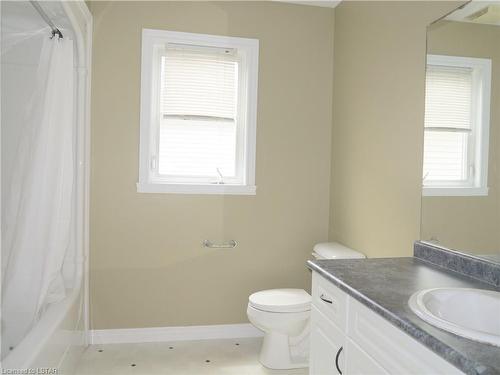 1155 South Wenige Drive, London, ON - Indoor Photo Showing Bathroom