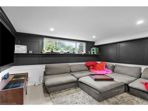15 Killarney Road, London, ON - Indoor Photo Showing Living Room