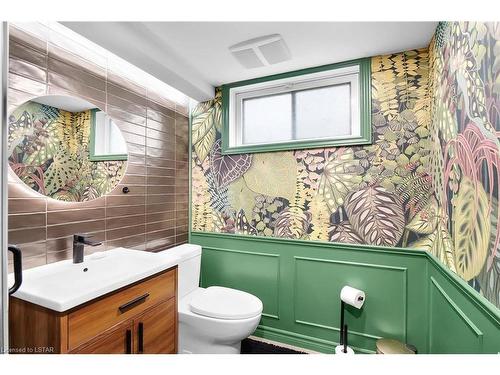 15 Killarney Road, London, ON - Indoor Photo Showing Bathroom