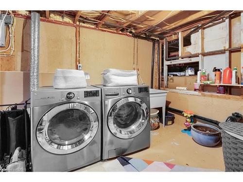 15 Killarney Road, London, ON - Indoor Photo Showing Laundry Room