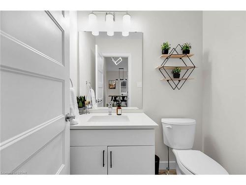 6885 Royal Magnolia Avenue, London, ON - Indoor Photo Showing Bathroom