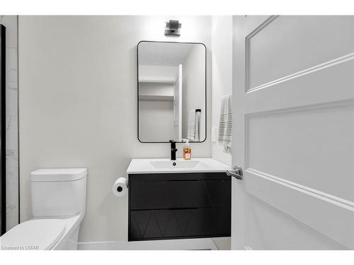 6885 Royal Magnolia Avenue, London, ON - Indoor Photo Showing Bathroom