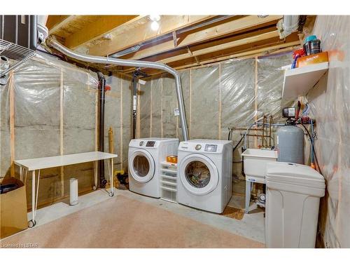 2409 Seven Oaks Ridge, London, ON - Indoor Photo Showing Laundry Room
