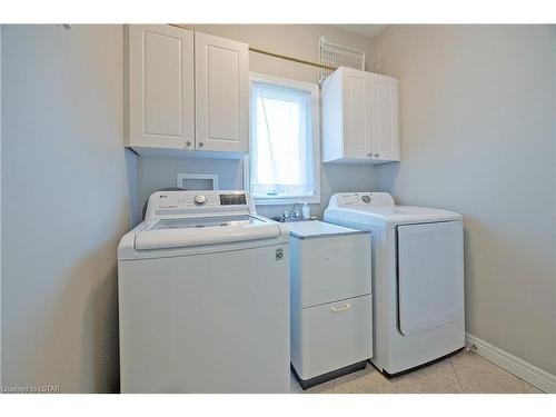337 Plane Tree Drive, London, ON - Indoor Photo Showing Laundry Room