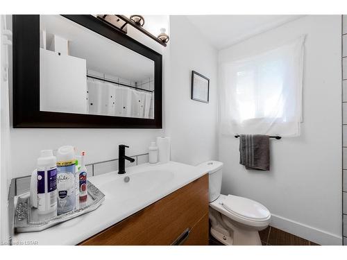 5 Ardsley Road, London, ON - Indoor Photo Showing Bathroom